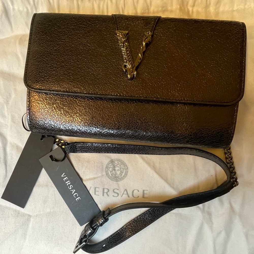 VERSACE LEATHER VIRTUS WALLET ON CHAIN NWT